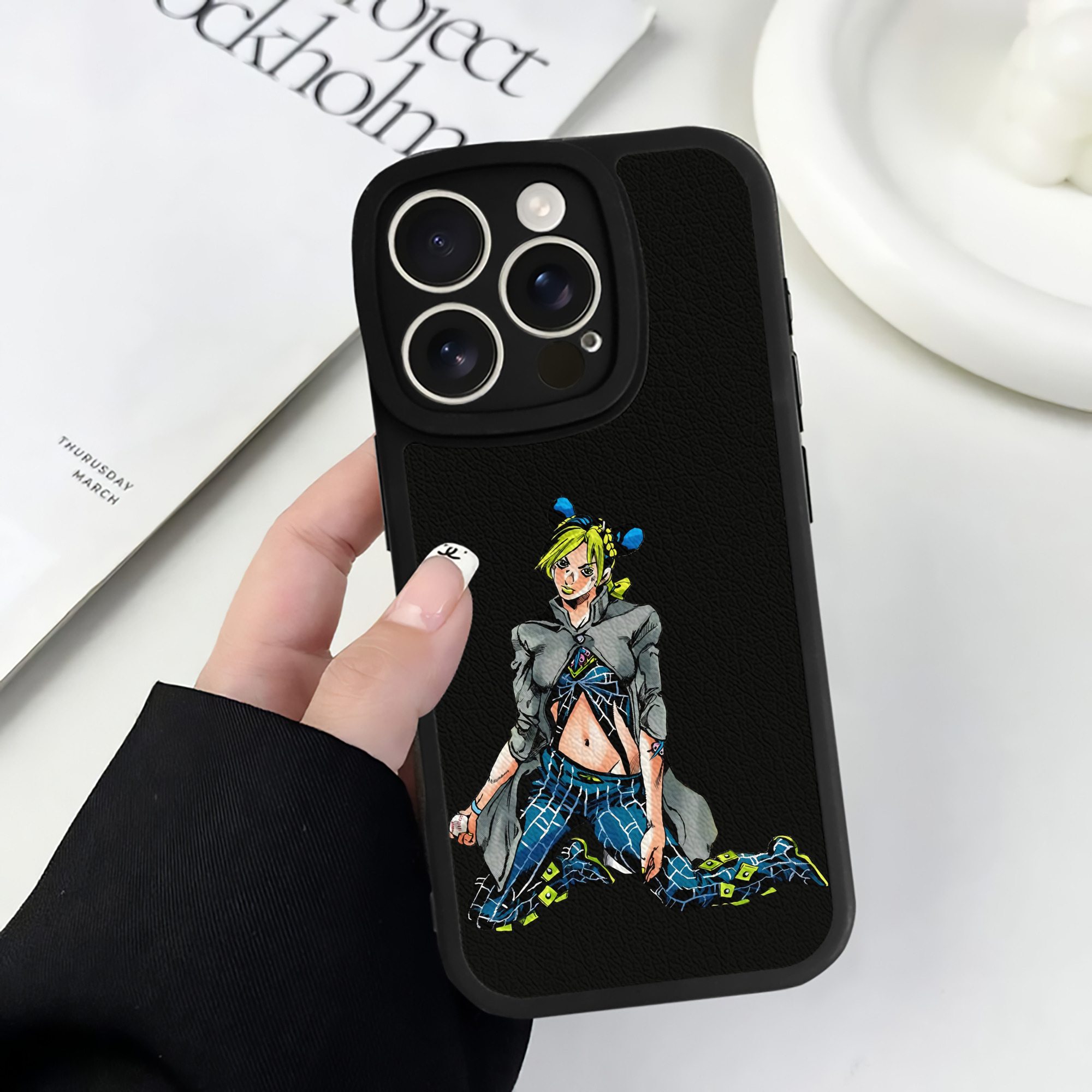 （画像用） "ジョジョの奇妙な冒険 くうじょう ジョリーン JoJo's Bizarre Adventure Jolyne Cujoh " 【iPhone 16シリーズ対応】シリコンスマホケース（レザー調） 材質：シリコン